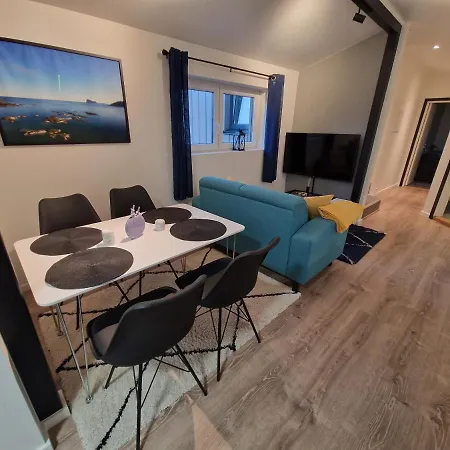 Northern Living 1 With Shared Bathroom